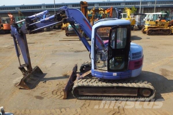 Komatsu PC75UU-3 中型挖掘机