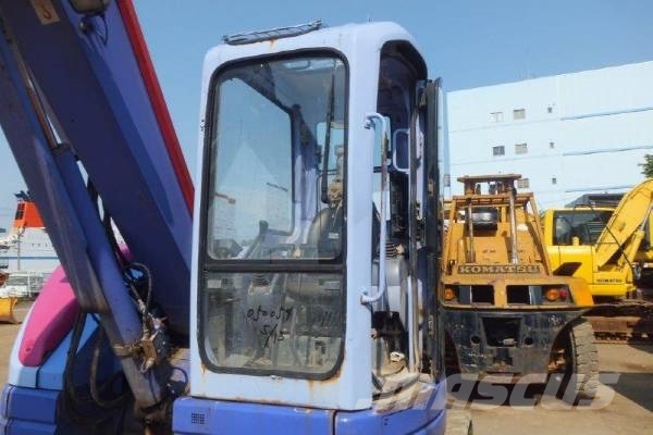 Komatsu PC75UU-3 中型挖掘机