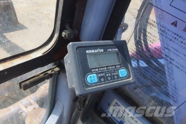 Komatsu PC75UU-3 中型挖掘机