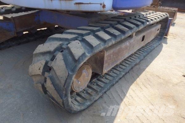 Komatsu PC75UU-3 中型挖掘机