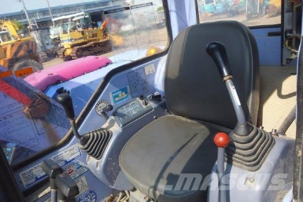 Komatsu PC75UU-3 中型挖掘机