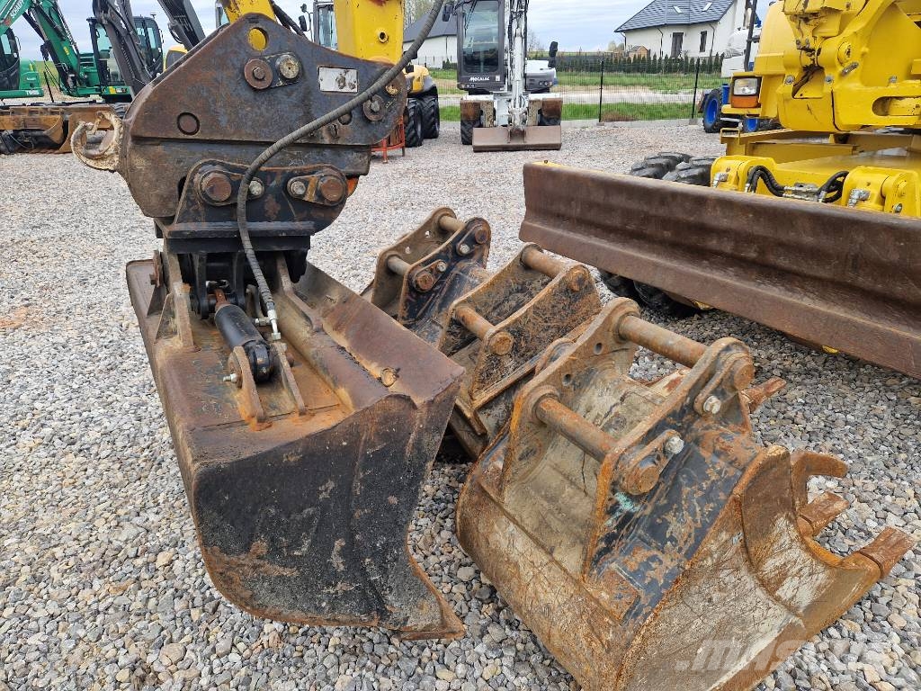 Komatsu PW 118 MR-8 حفارات بعجل