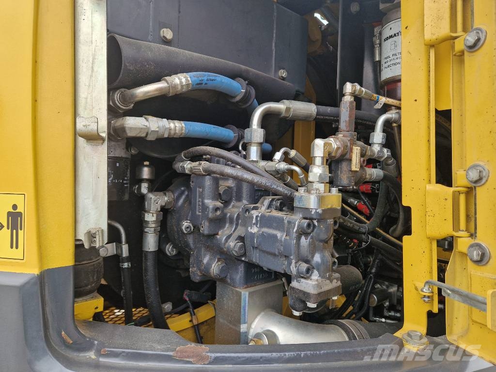 Komatsu PW 118 MR-8 حفارات بعجل