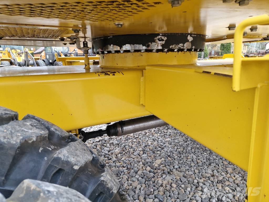 Komatsu PW 118 MR-8 حفارات بعجل