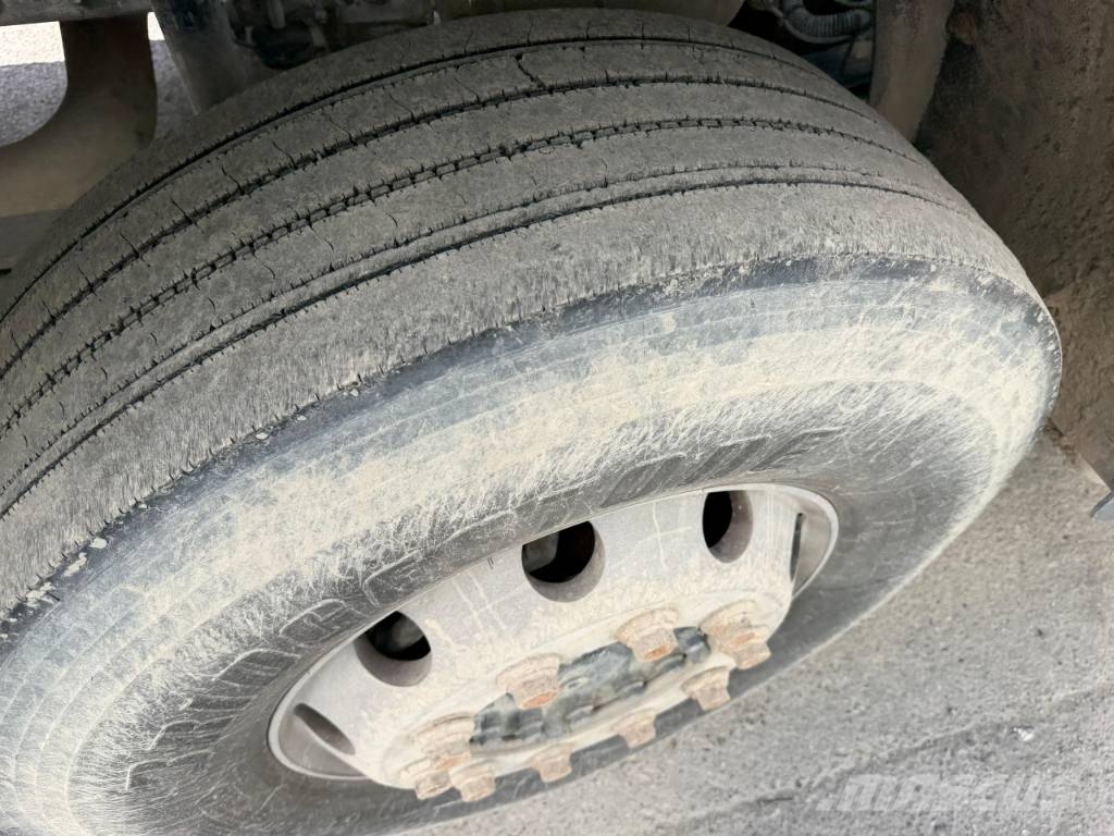 Iveco Trakker 400 Kamioni mešalice za beton