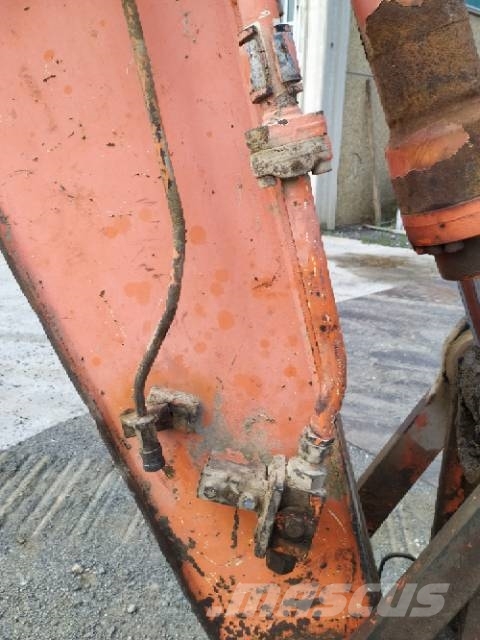 Fiat-Kobelco E 235 Bageri guseničari