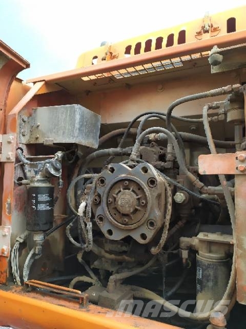 Fiat-Kobelco E 235 Bageri guseničari