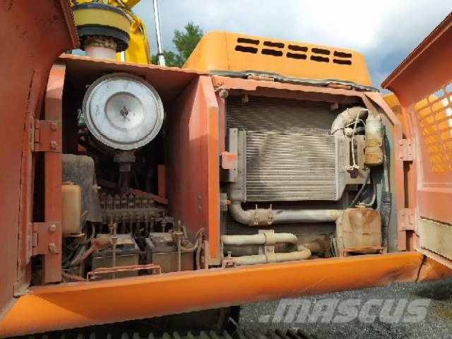 Fiat-Kobelco E 235 Bageri guseničari