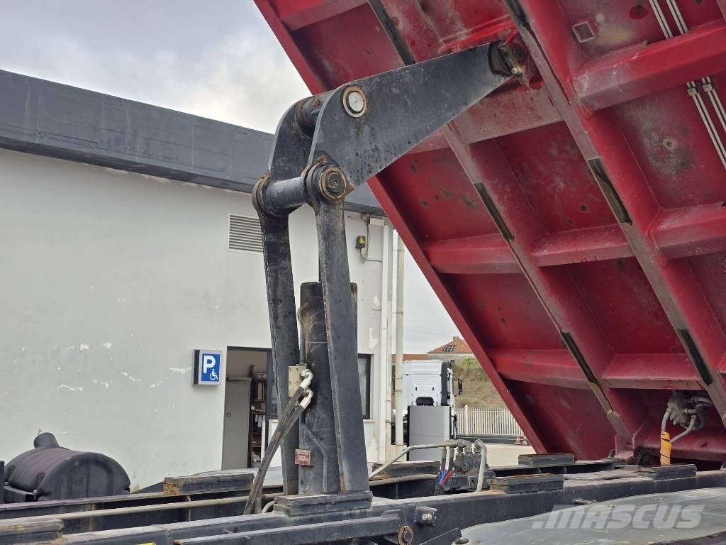 Mercedes-Benz Arocs 3342 Tippbil