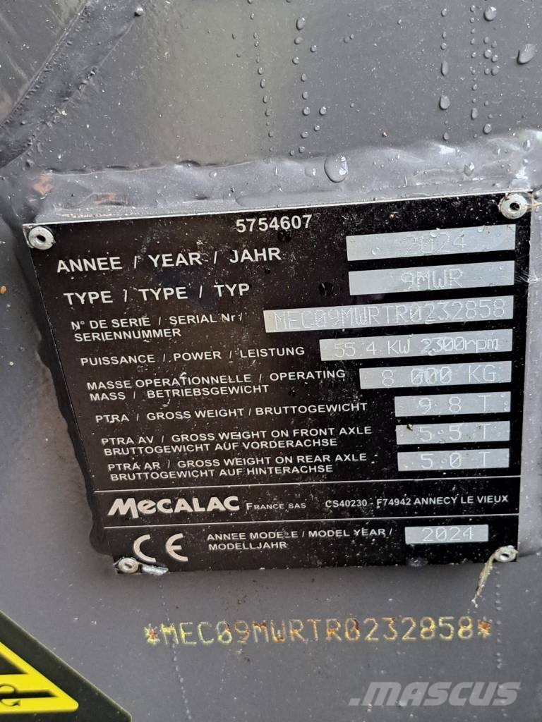 Mecalac 9MWR Mecalac -puomi kulmakaivuulla حفارات بعجل