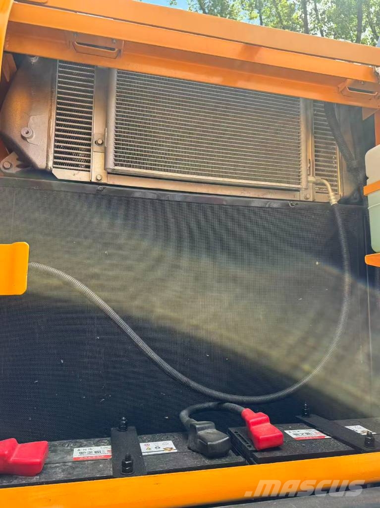 Hyundai HX220S Bageri guseničari