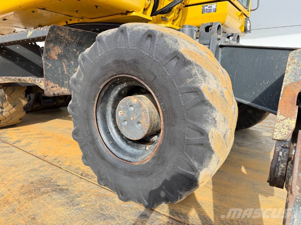 Komatsu PW160-8 - Triple Boom / Blade / Hammer Lines Bagri na kolesih