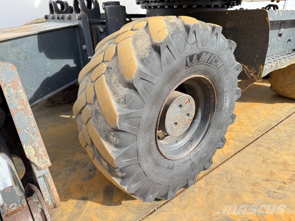 Komatsu PW160-8 - Triple Boom / Blade / Hammer Lines Bagri na kolesih