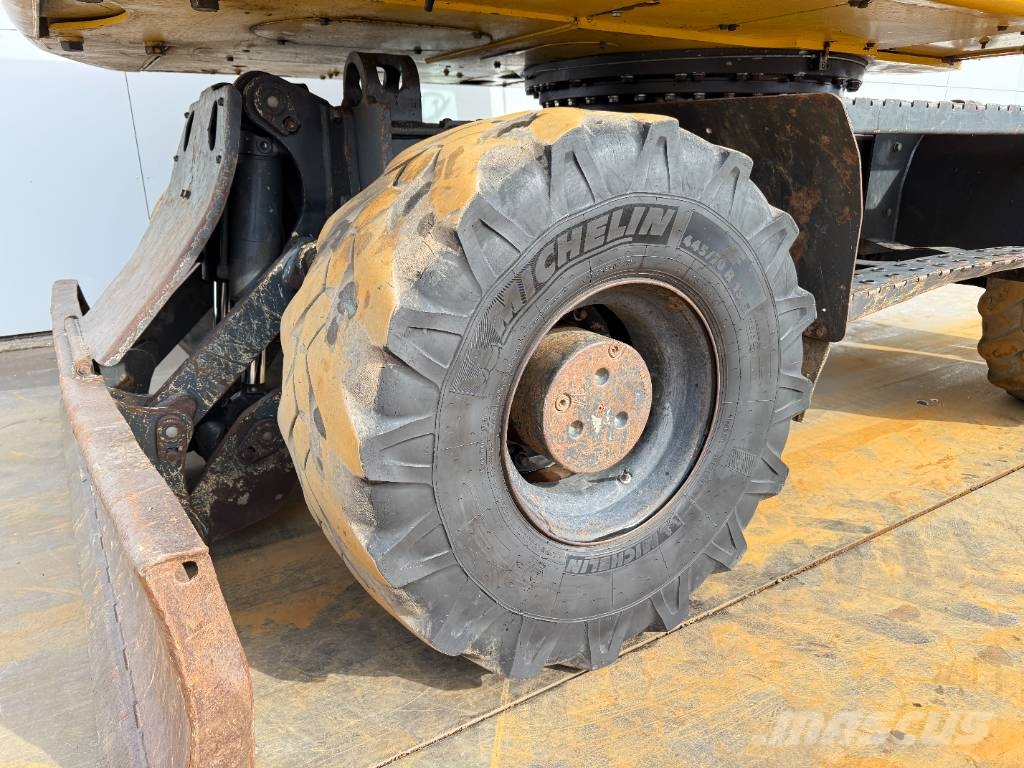 Komatsu PW160-8 - Triple Boom / Blade / Hammer Lines Bagri na kolesih
