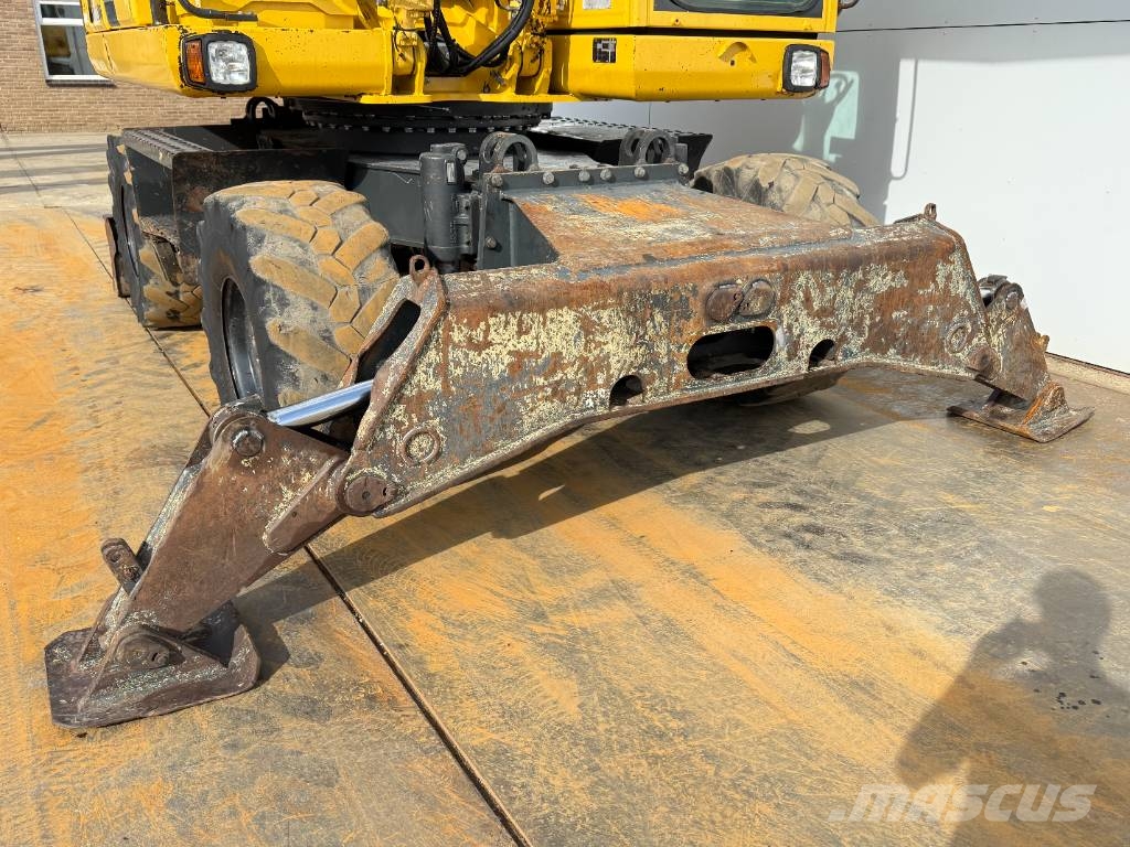 Komatsu PW160-8 - Triple Boom / Blade / Hammer Lines Bagri na kolesih