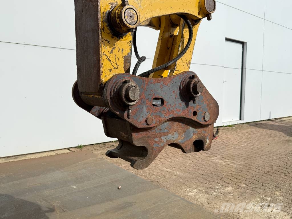 Komatsu PW160-8 - Triple Boom / Blade / Hammer Lines Bagri na kolesih