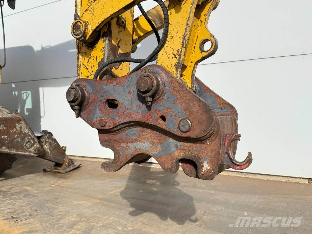 Komatsu PW160-8 - Triple Boom / Blade / Hammer Lines Bagri na kolesih
