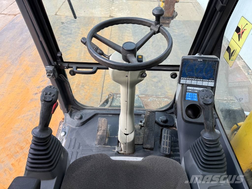 Komatsu PW160-8 - Triple Boom / Blade / Hammer Lines Bagri na kolesih