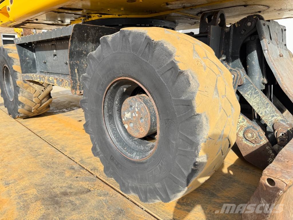 Komatsu PW160-8 - Triple Boom / Blade / Hammer Lines Bagri na kolesih