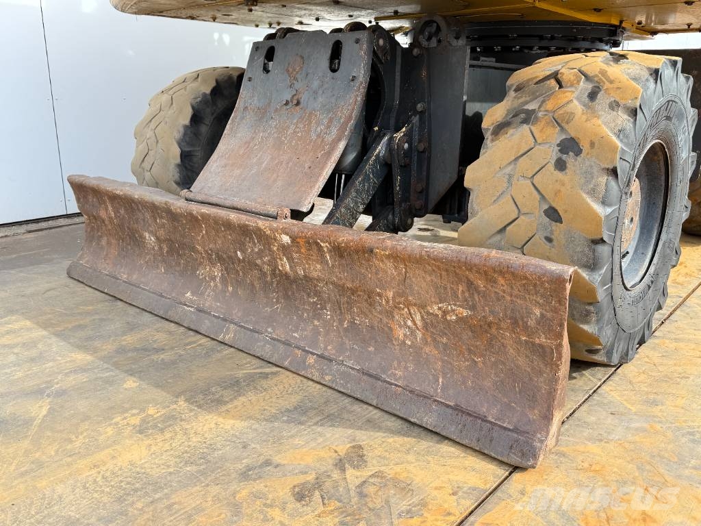 Komatsu PW160-8 - Triple Boom / Blade / Hammer Lines Bagri na kolesih