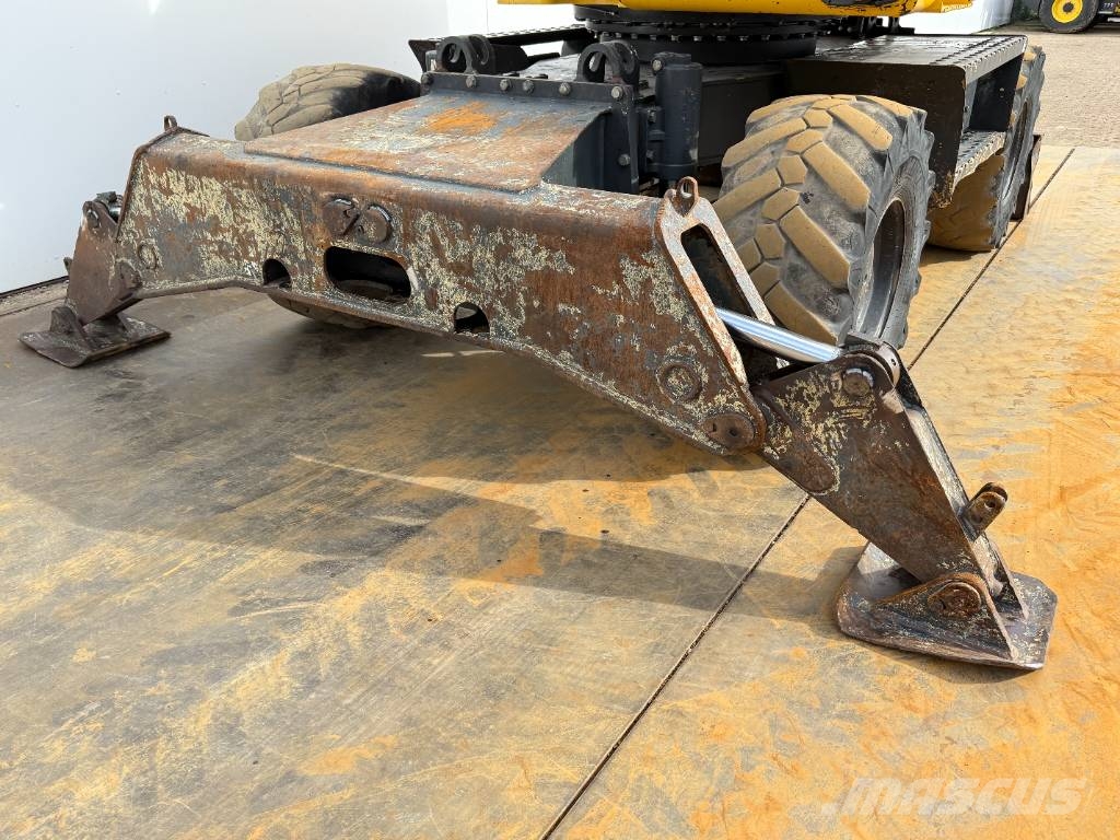 Komatsu PW160-8 - Triple Boom / Blade / Hammer Lines Bagri na kolesih
