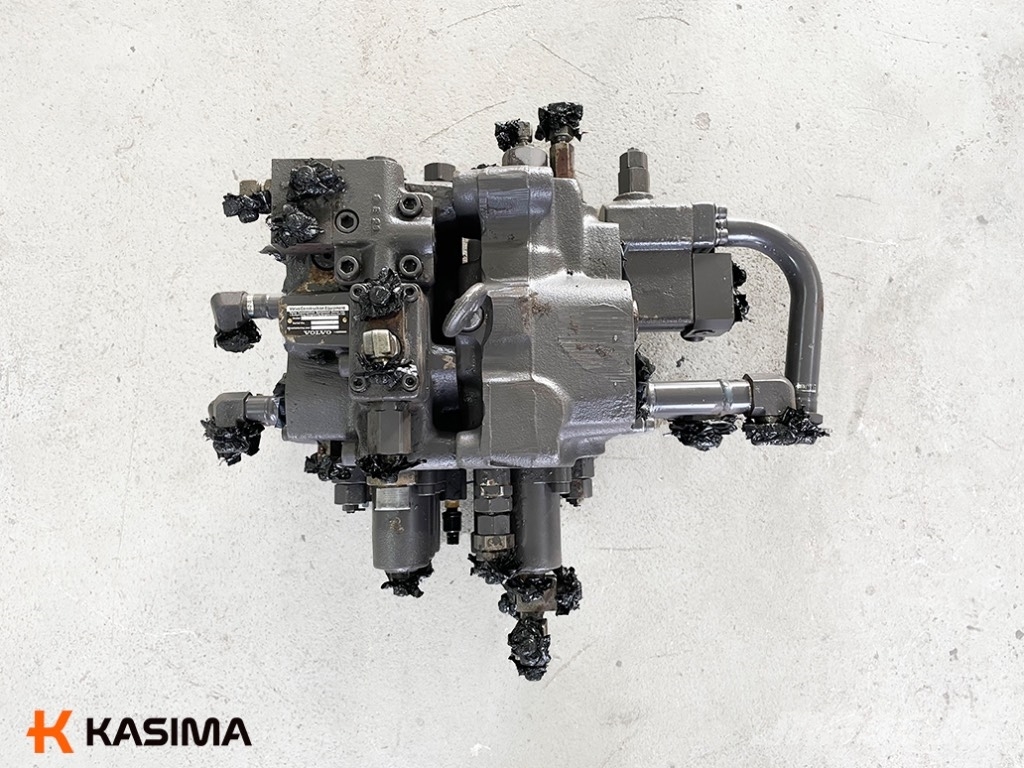 Volvo EC 240 LC hydraulic distributor Hidravlika