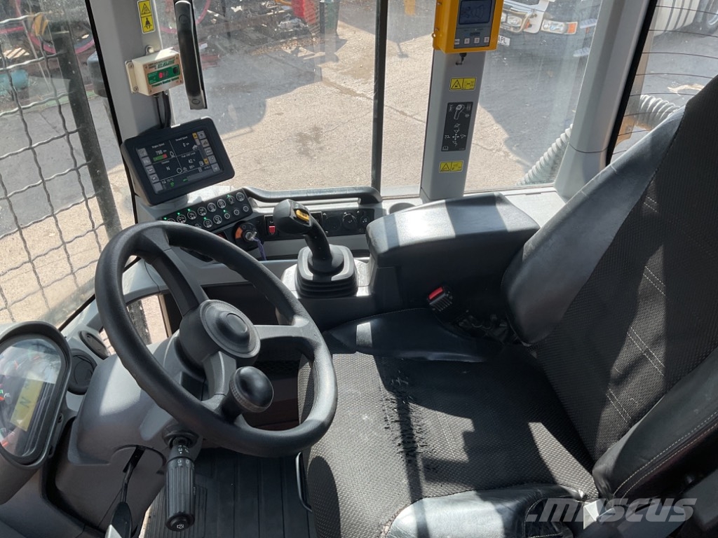 CAT 938M Radlader