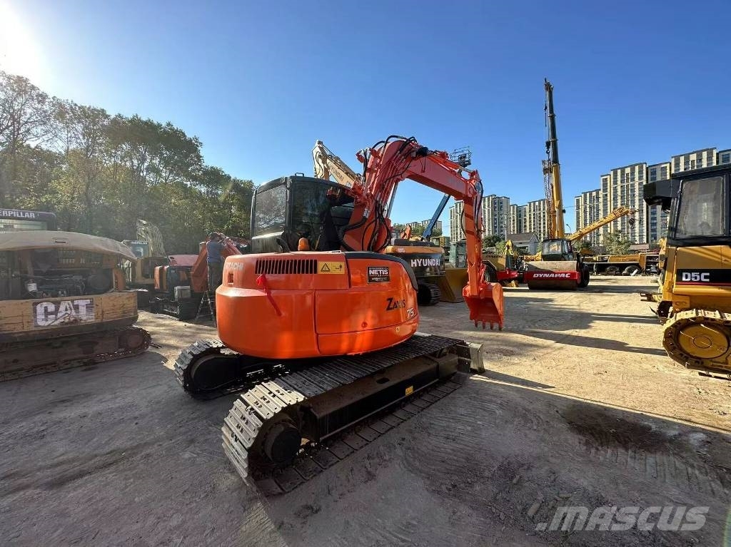 Hitachi ZX 75 中型挖掘机