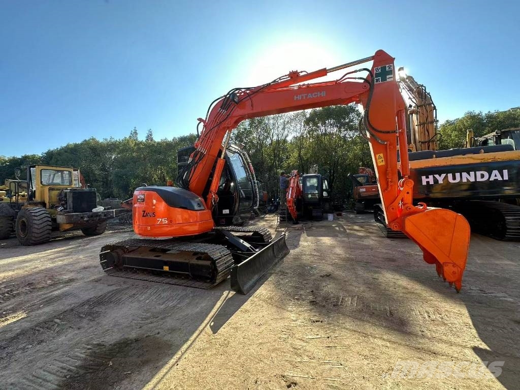 Hitachi ZX 75 中型挖掘机