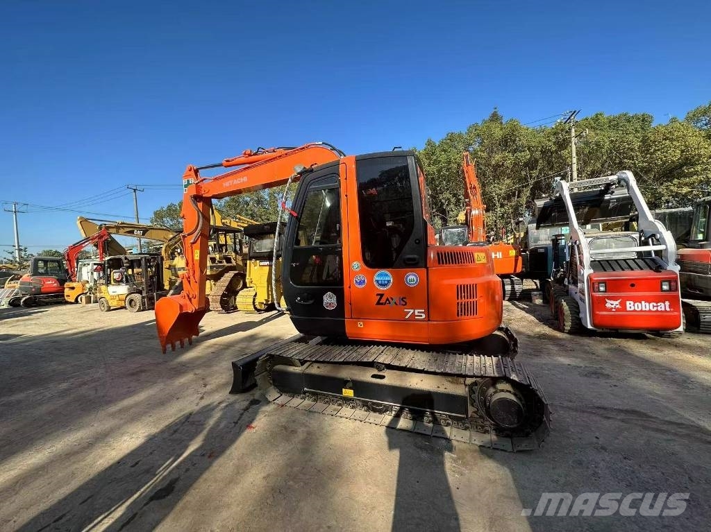 Hitachi ZX 75 中型挖掘机