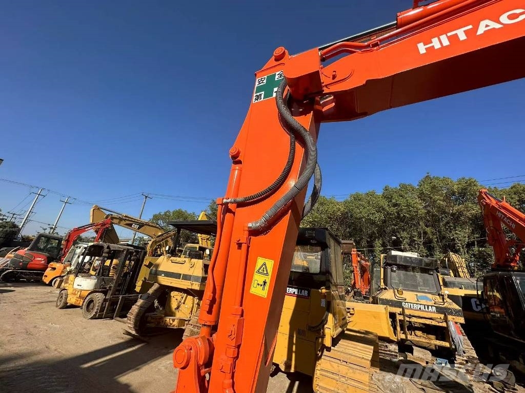 Hitachi ZX 75 中型挖掘机