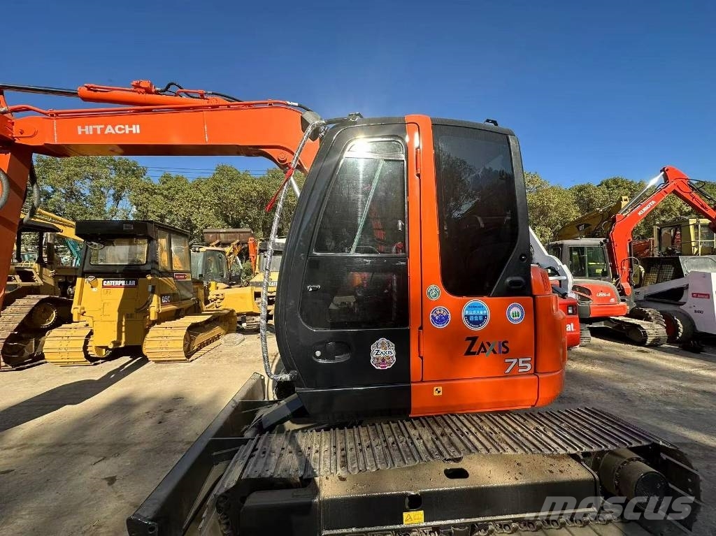 Hitachi ZX 75 中型挖掘机
