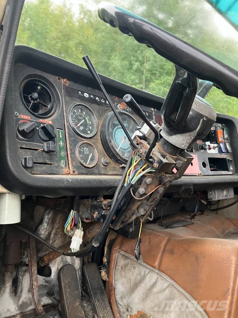 Volvo N 10 Savivarčių priekabų vilkikai