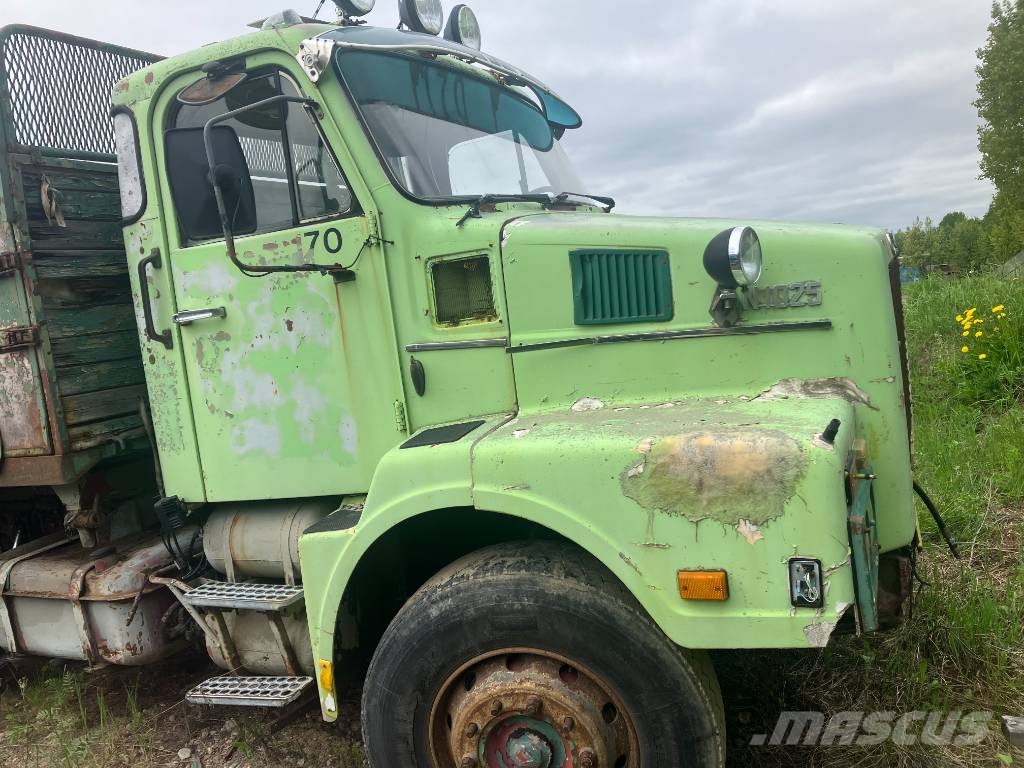 Volvo N 10 Savivarčių priekabų vilkikai