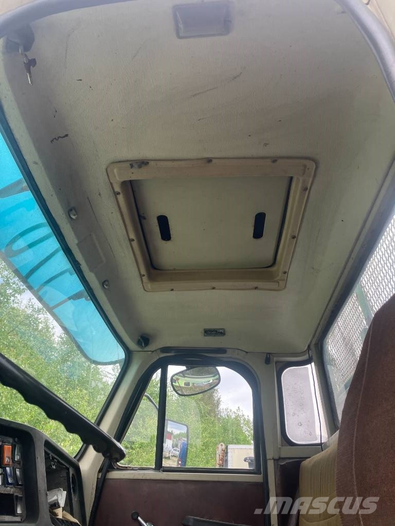 Volvo N 10 Savivarčių priekabų vilkikai