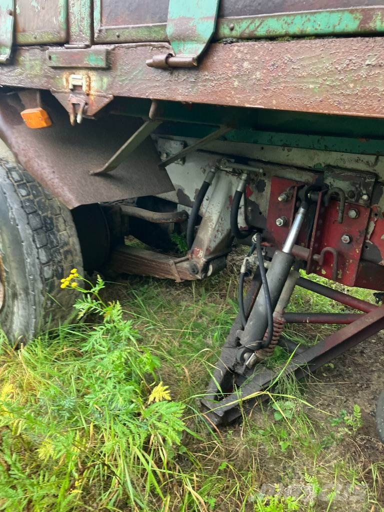 Volvo N 10 Savivarčių priekabų vilkikai