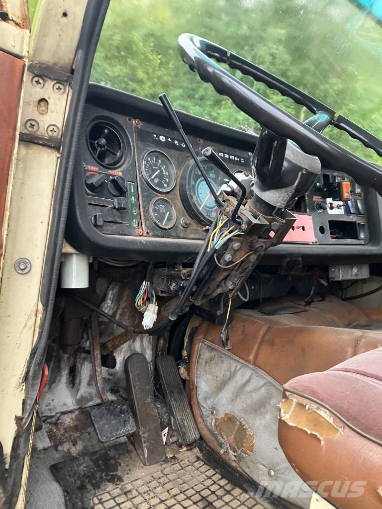 Volvo N 10 Savivarčių priekabų vilkikai