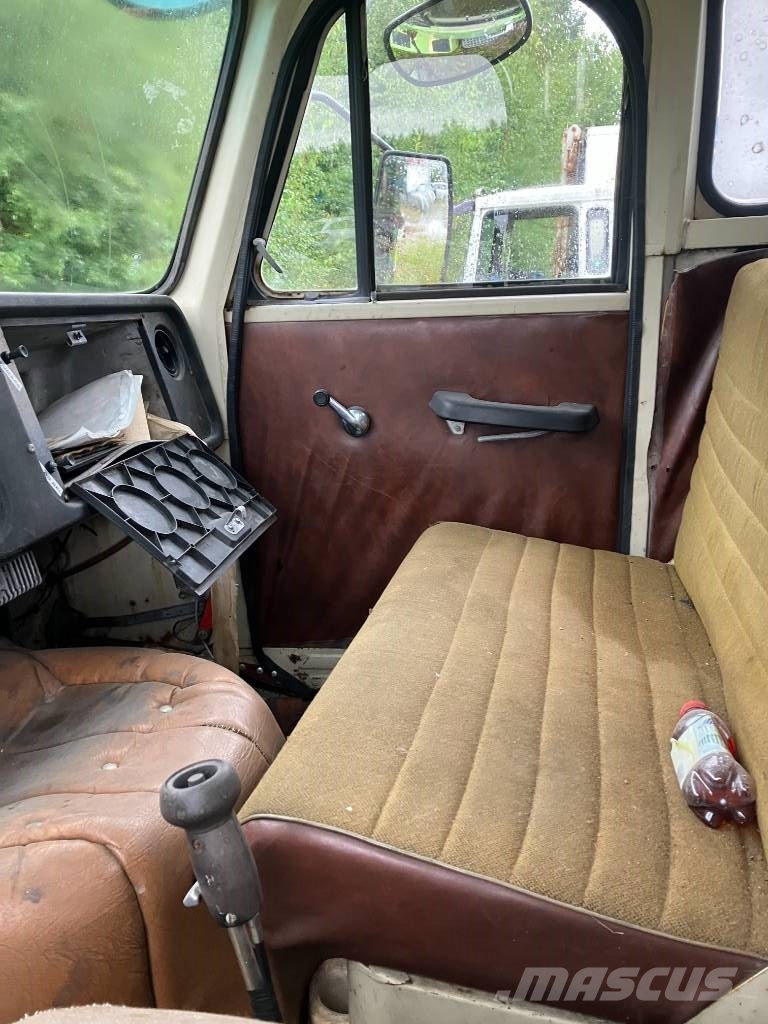 Volvo N 10 Savivarčių priekabų vilkikai
