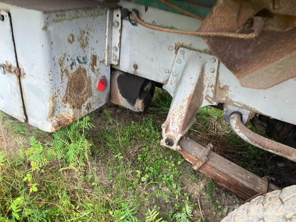 Volvo N 10 Savivarčių priekabų vilkikai