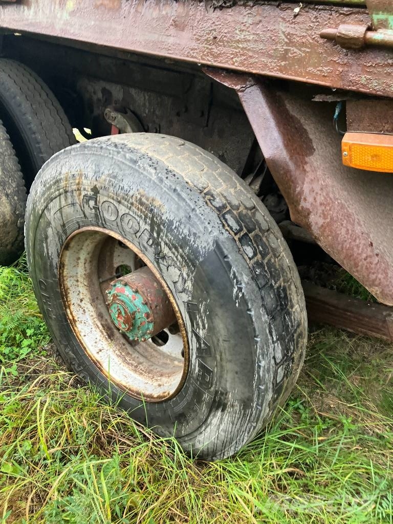 Volvo N 10 Savivarčių priekabų vilkikai