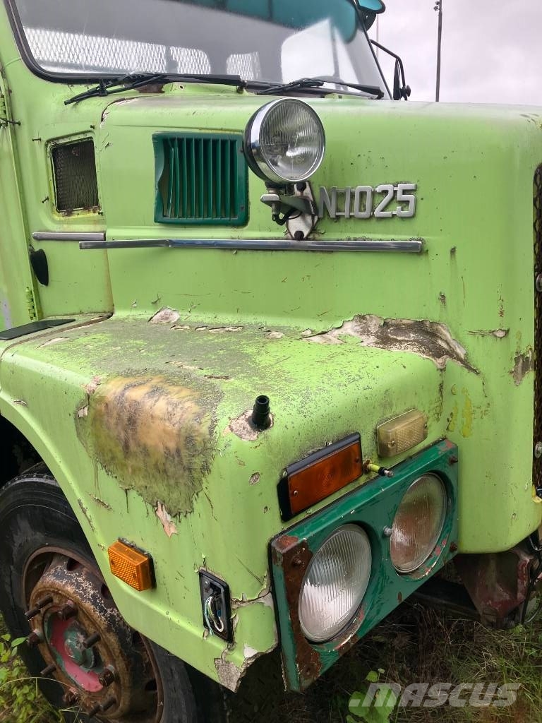 Volvo N 10 Savivarčių priekabų vilkikai