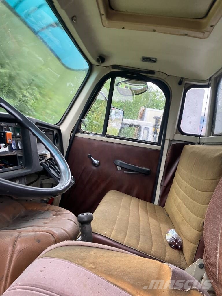 Volvo N 10 Savivarčių priekabų vilkikai