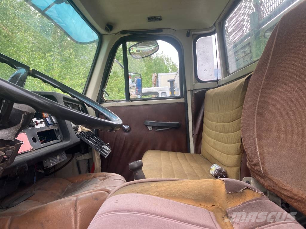 Volvo N 10 Savivarčių priekabų vilkikai