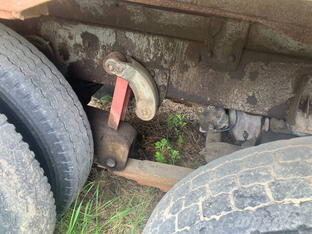 Volvo N 10 Savivarčių priekabų vilkikai