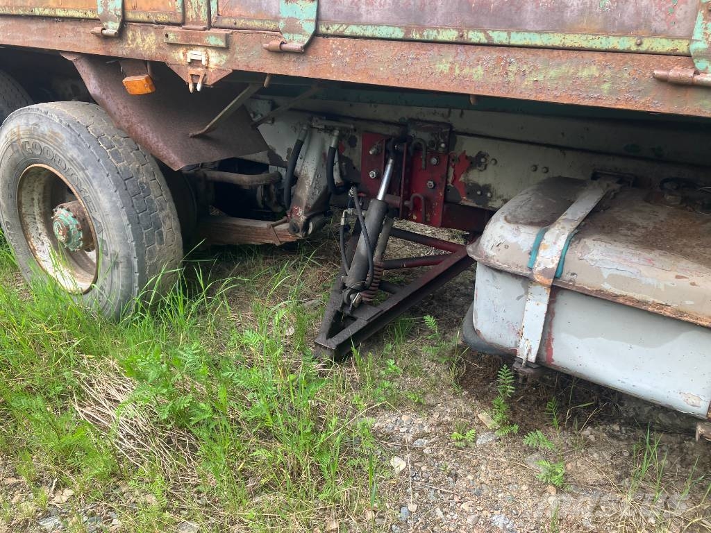 Volvo N 10 Savivarčių priekabų vilkikai