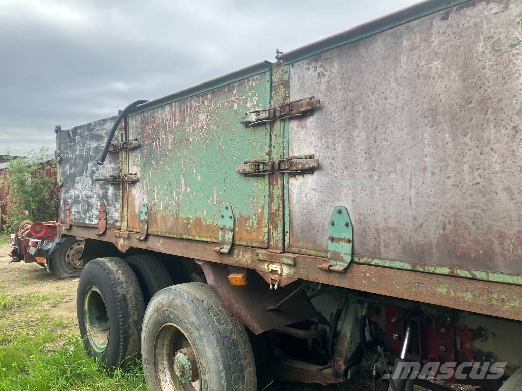 Volvo N 10 Savivarčių priekabų vilkikai