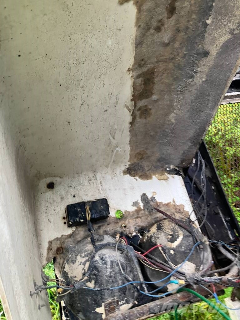 Volvo N 10 Savivarčių priekabų vilkikai