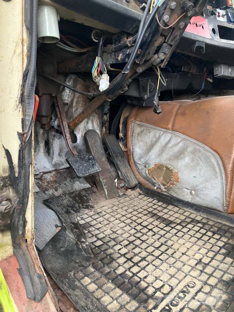 Volvo N 10 Savivarčių priekabų vilkikai