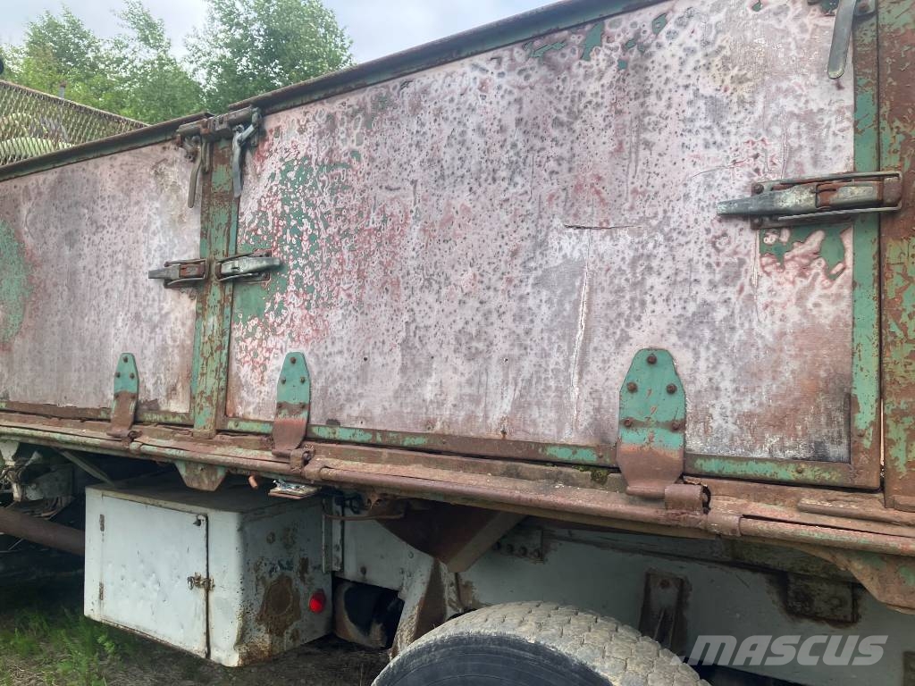 Volvo N 10 Savivarčių priekabų vilkikai