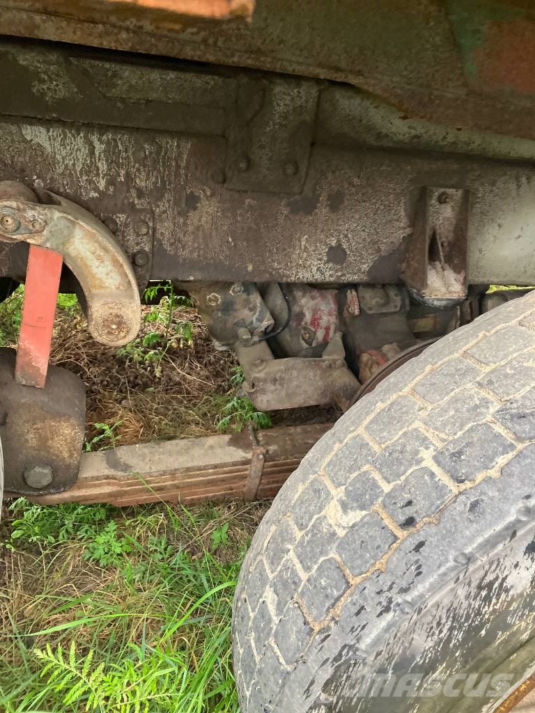 Volvo N 10 Savivarčių priekabų vilkikai